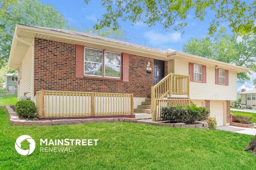 Building Photo - 701 N Redwood Dr