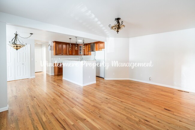 Building Photo - Beautifully Remodeled 2 bedroom in convenient location, private balcony, over sized garage, A/C a...