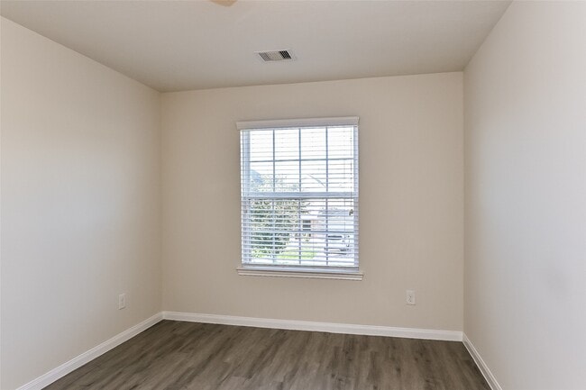 Building Photo - 715 North Ella Creek Drive