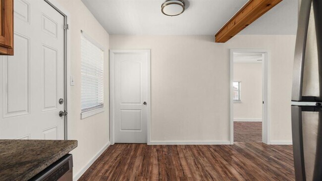 Building Photo - 1618 Chippeway Ln