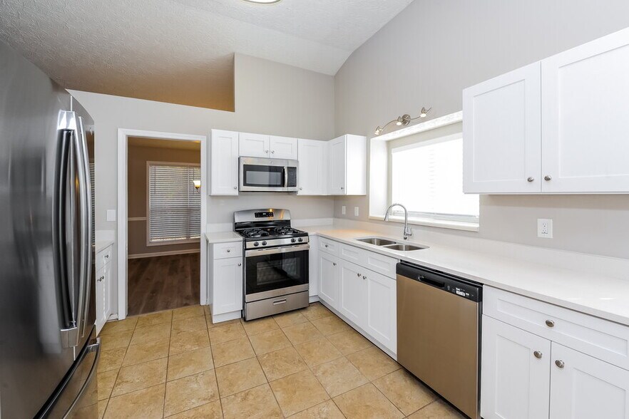 Building Photo - 5015 River Rock Way