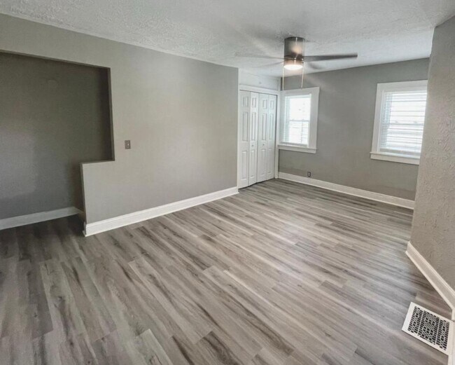 Building Photo - 929 S Jackson St