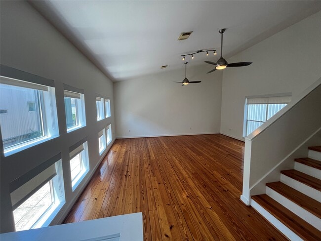 Building Photo - 1315 Buckner St