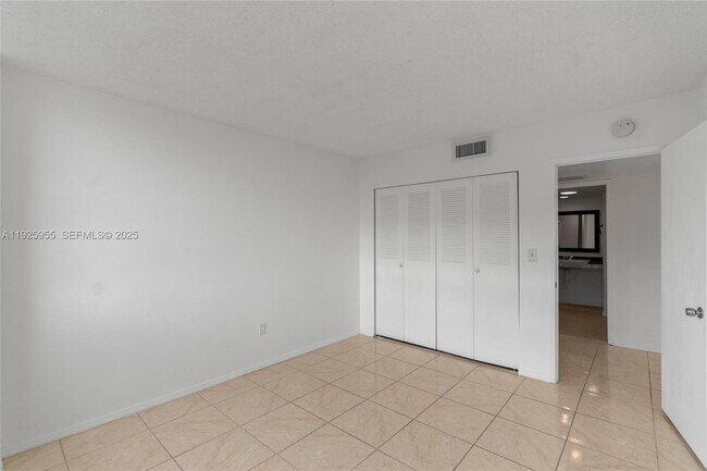Building Photo - 1301 NE Miami Gardens Dr