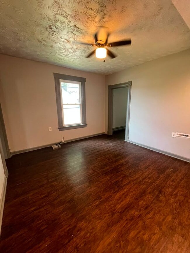 Building Photo - 3926 Decoursey Ave