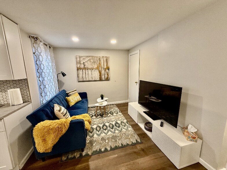 Building Photo - 115 Penn St