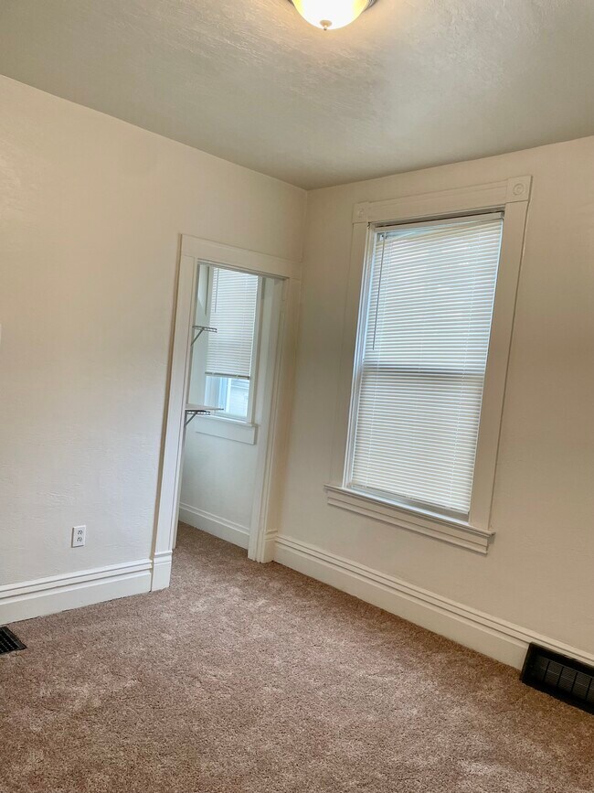 Building Photo - 676 Middle Ave