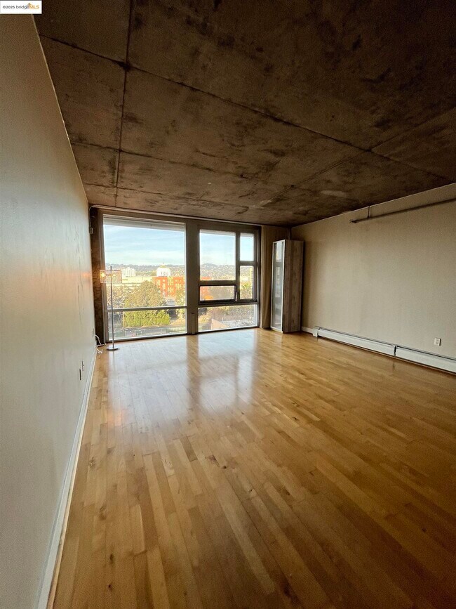 Building Photo - 311 Oak St
