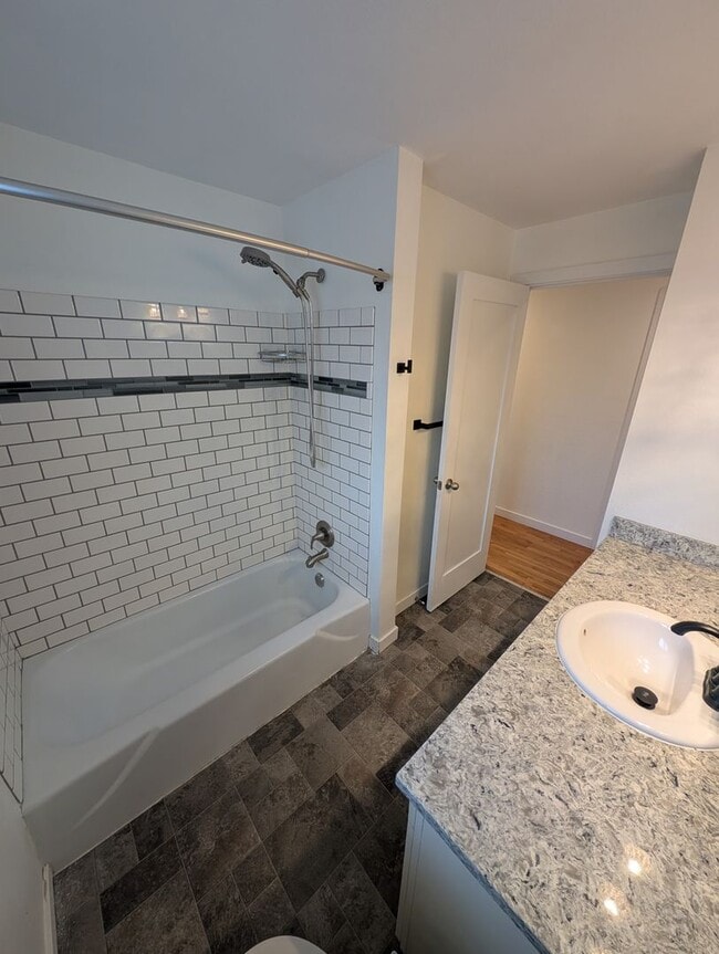 Building Photo - Refreshed 3 Bedroom in Tacoma - HUGE Fenced Yard & Outdoor Space. Available Now!