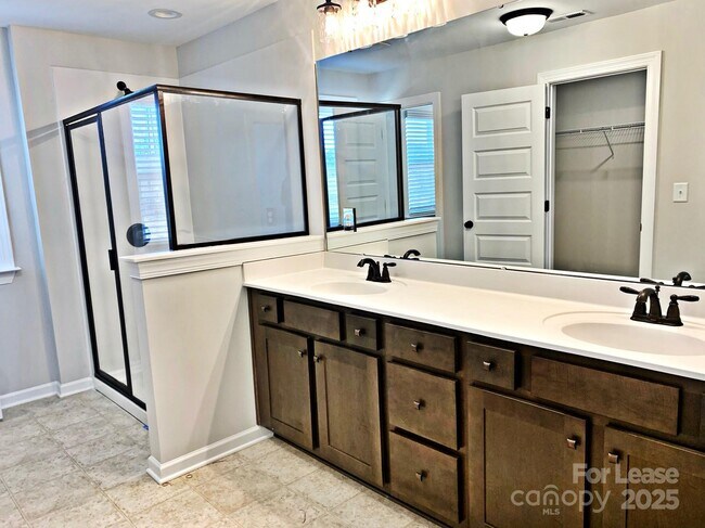 Building Photo - 7011 Kingfisher Way