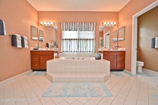 Building Photo - 3257 Doral Ct