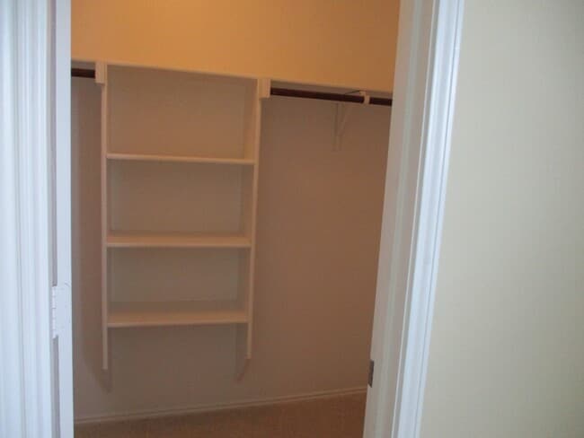 Building Photo - $1995 / 4br – 1760 ft2 - 4/2/2Ready to mov...
