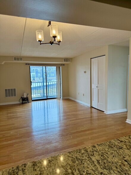 Building Photo - 100 High St