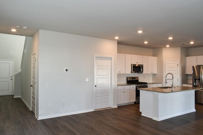 Building Photo - 1057 Saltgrass Way