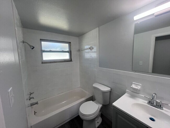 Building Photo - 9320 Grandfield Rd