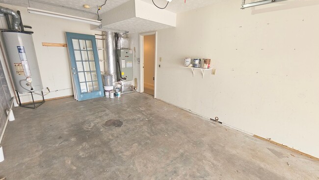 Building Photo - West Knoxville 37923 - 2 bedroom, 2 bath condo - Contact Ryan Fogarty (865) 333-4840