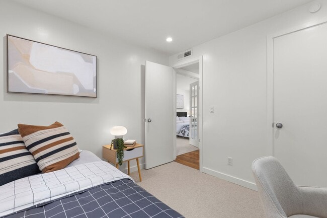 Building Photo - Modern Retreat in the Heart of Capitol Hil...