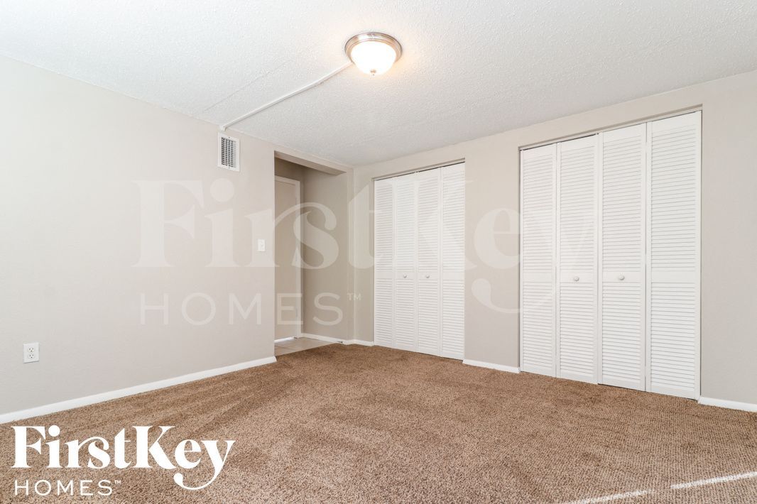 Building Photo - 7704 Riverdale Dr