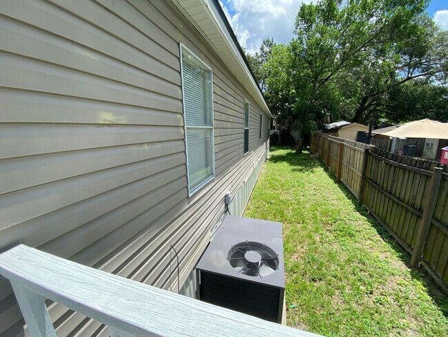 Building Photo - 1504 Carlisle Dr