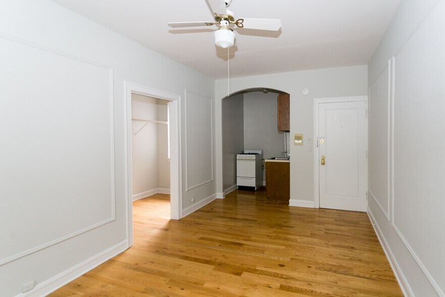 Building Photo - 2849 N Burling St