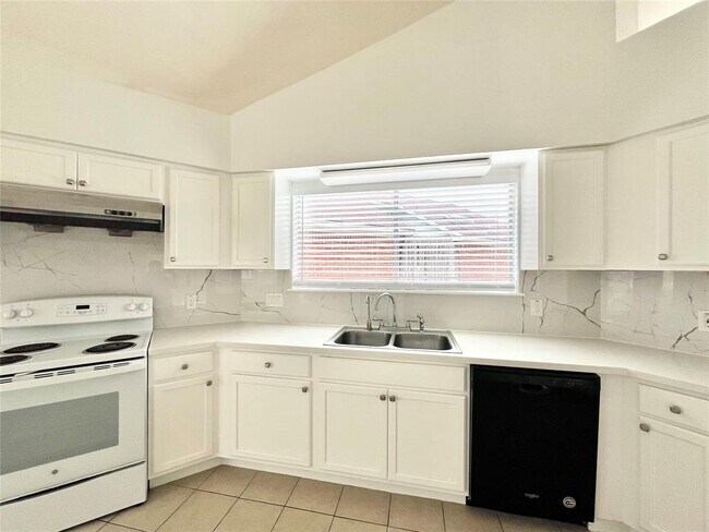 Building Photo - 10119 Reedwood Ln