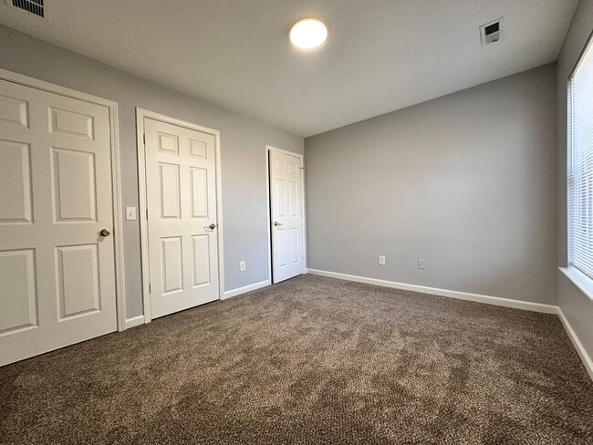 Building Photo - Three-Bedroom Ranch Close to Downtown