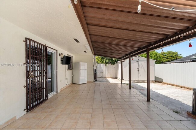 Building Photo - 13 SW 97th Pl