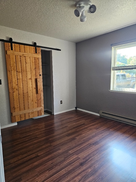 Building Photo - 208 Island View Dr