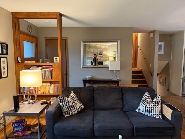 Building Photo - Beautiful 4-Bedroom, 2-Bathroom Home in Ed...