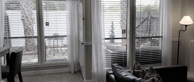 Building Photo - Beautiful  Furnished 1/1 condo x Rent  in Winter Park Next to Full Sail University !