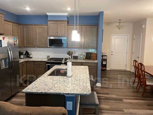 Building Photo - 245 White Oak Ridge Dr