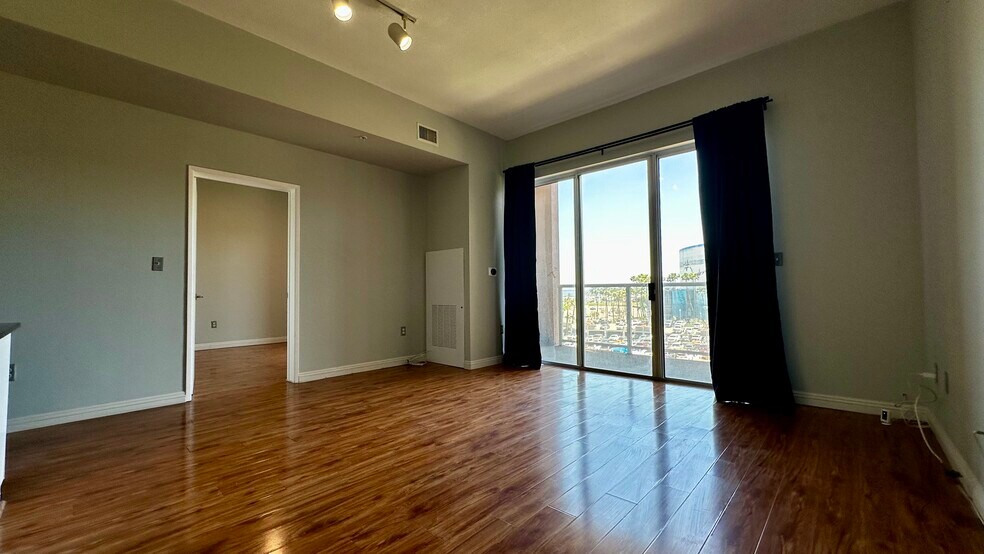 Building Photo - 388 E Ocean Blvd