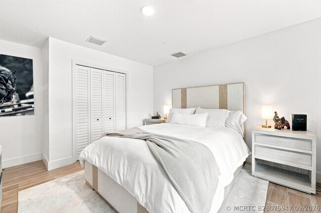 Building Photo - 14902 Paddock Dr