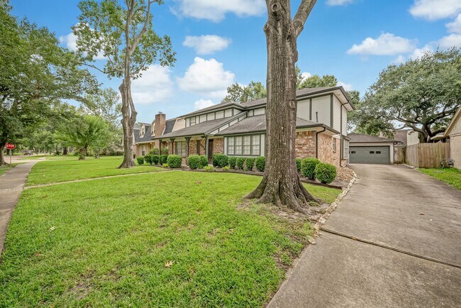 Building Photo - 16326 Heatherdale Dr