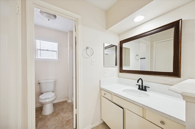 Building Photo - 16811 Forthloch Ct