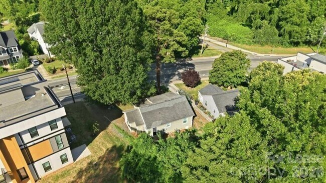 Building Photo - 2508 Rozzelles Ferry Rd