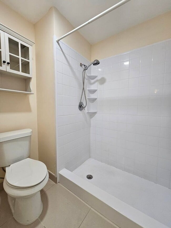 Building Photo - 480 Hardwood Pl