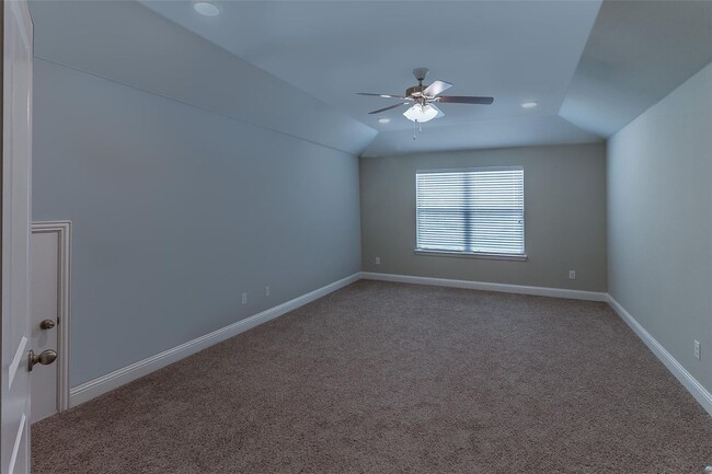 Building Photo - Location!! 2018 house, refrigerator provided! Dont miss this sweet home!