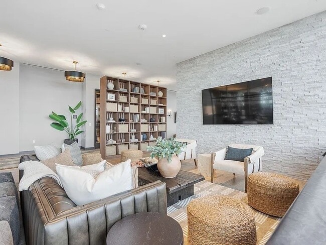 Building Photo - 1212 Demonbreun St