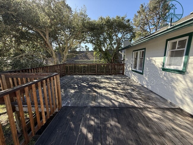 Building Photo - Newly Remodeled One Bedroom Carmel-by-the-...
