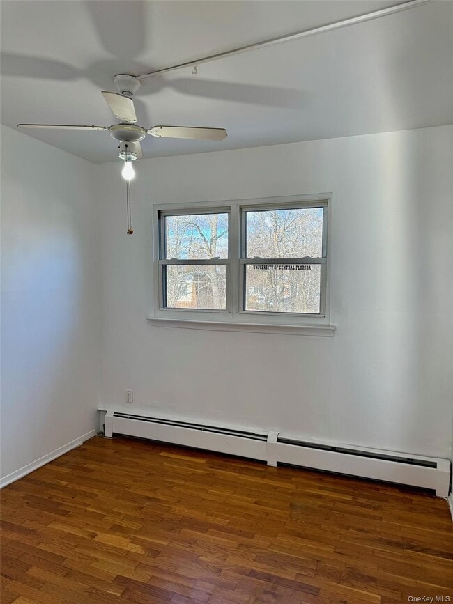 Building Photo - 10 Chaucer Ct