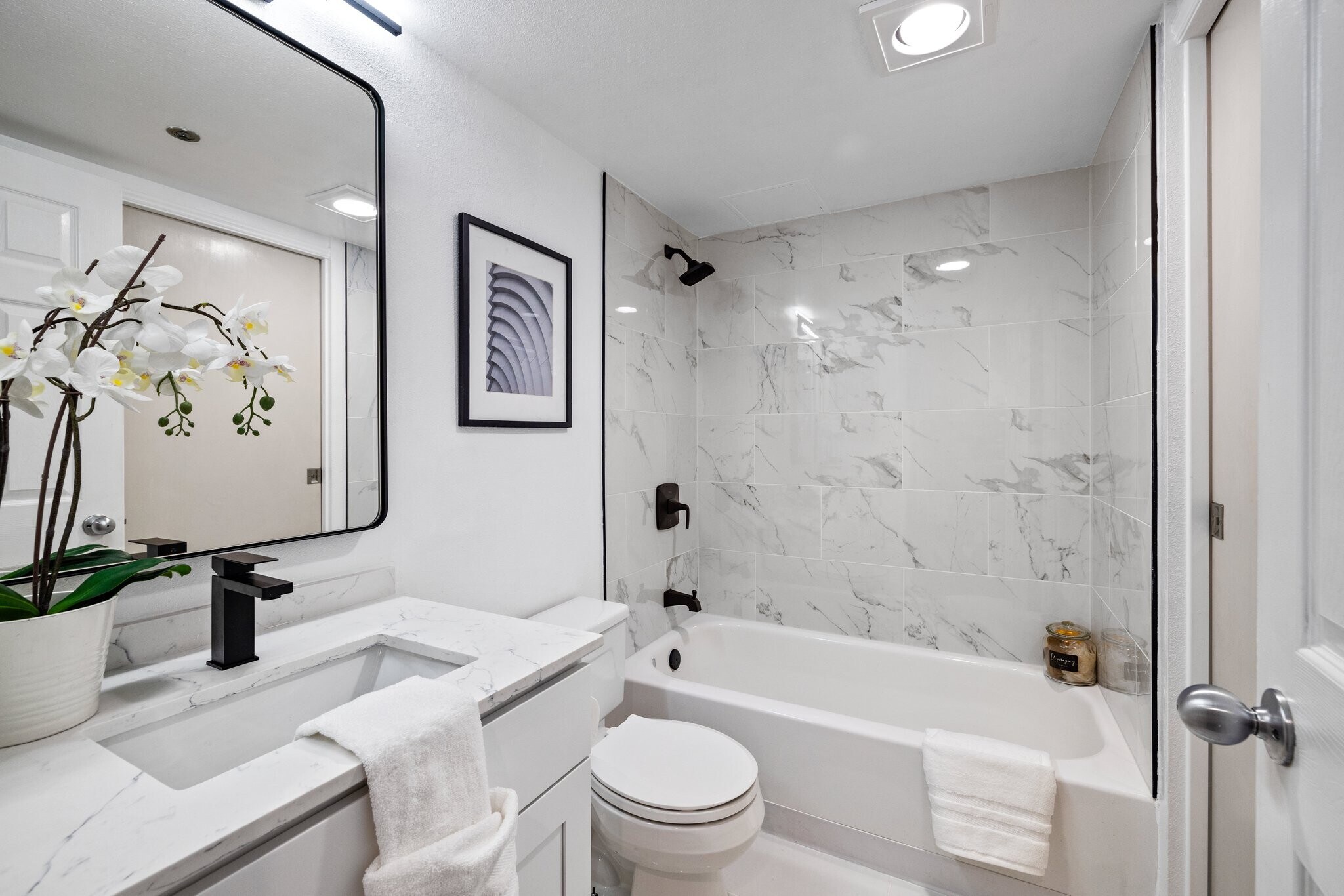 Building Photo - 121 Vine St