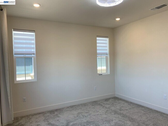 Building Photo - 7149 Diamond Ave