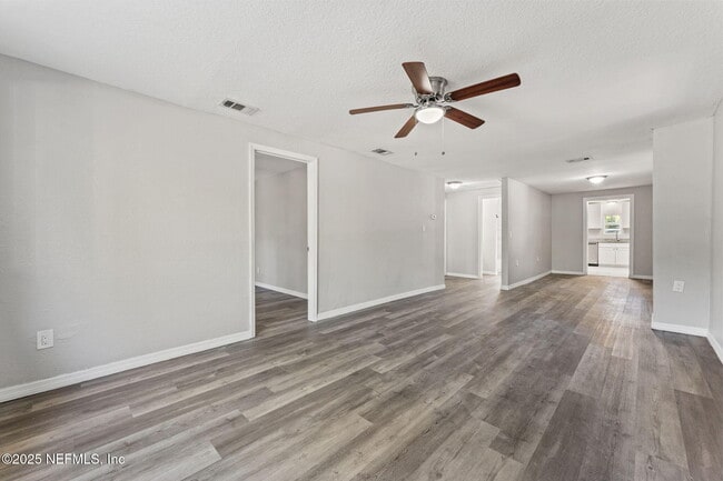 Building Photo - 4044 Hunter Cir