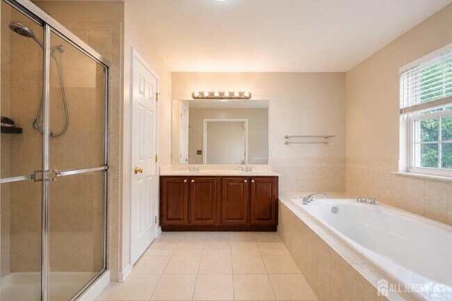 Building Photo - 12 Scarlet Oak Dr