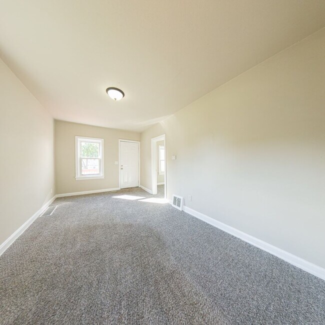 Building Photo - 1001 Maish Ave