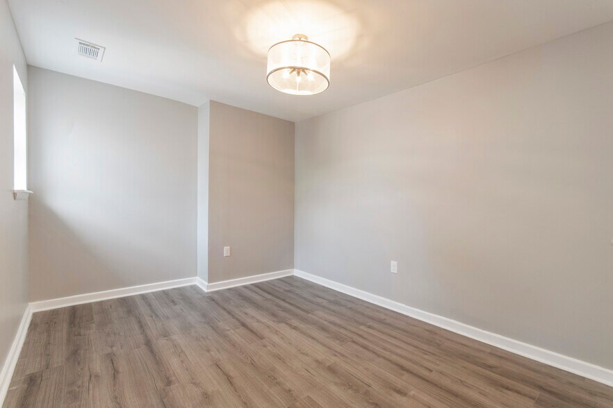 Building Photo - 515 W Girard Ave