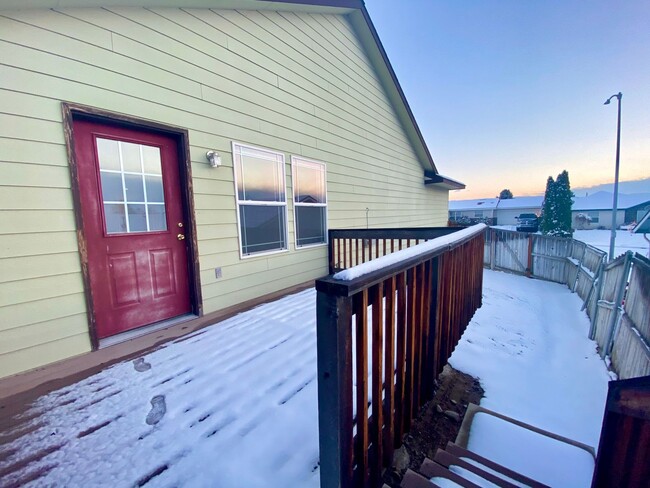 Building Photo - Beautiful West Valley Home