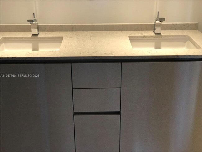 Building Photo - 1010 Brickell Ave