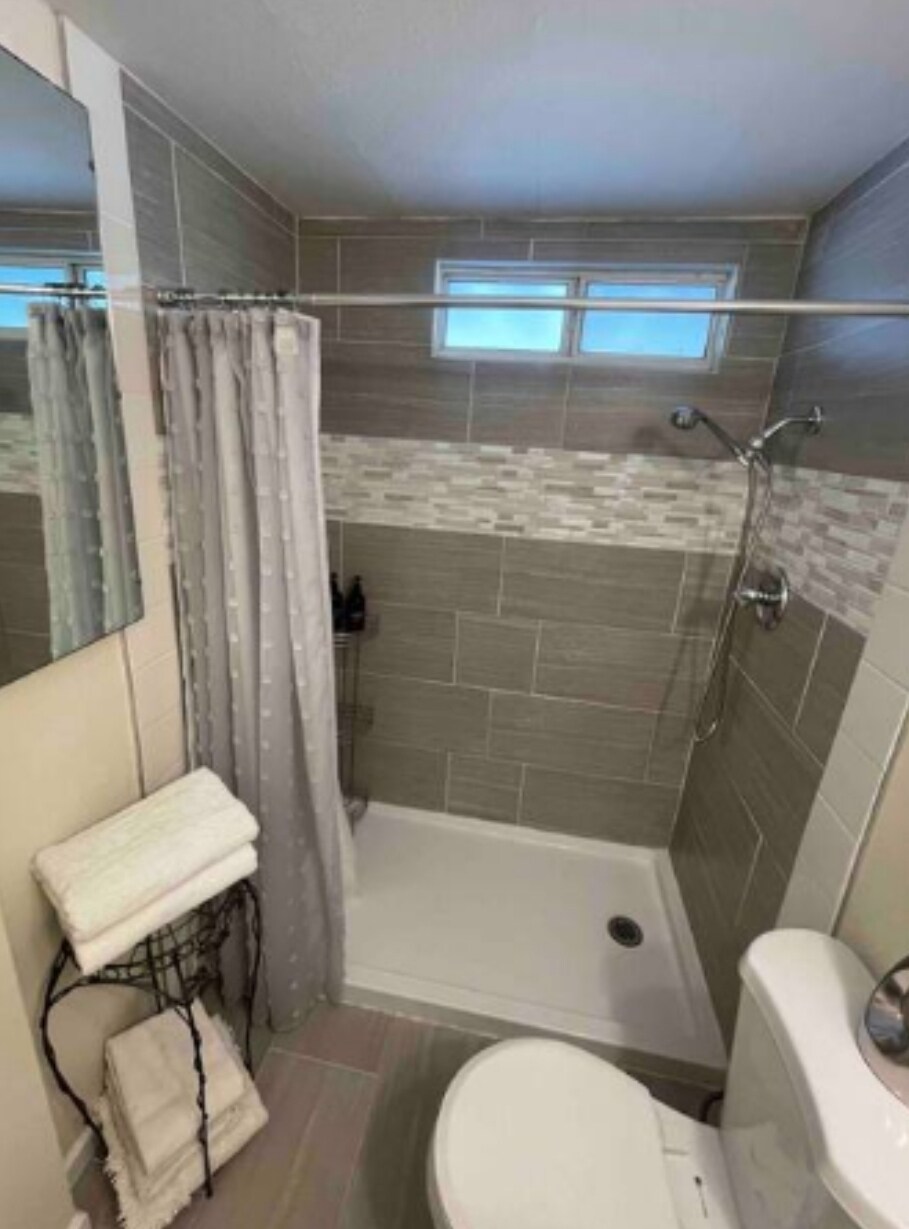 Building Photo - 73390 Broadmoor Dr